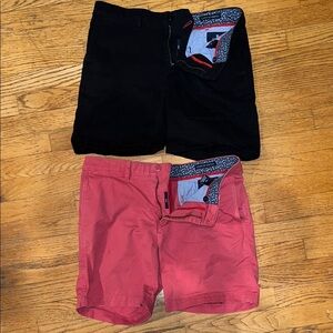Men's 32” Daniel Cremieux Soho Comfort Stretch Black and Red Shorts Set